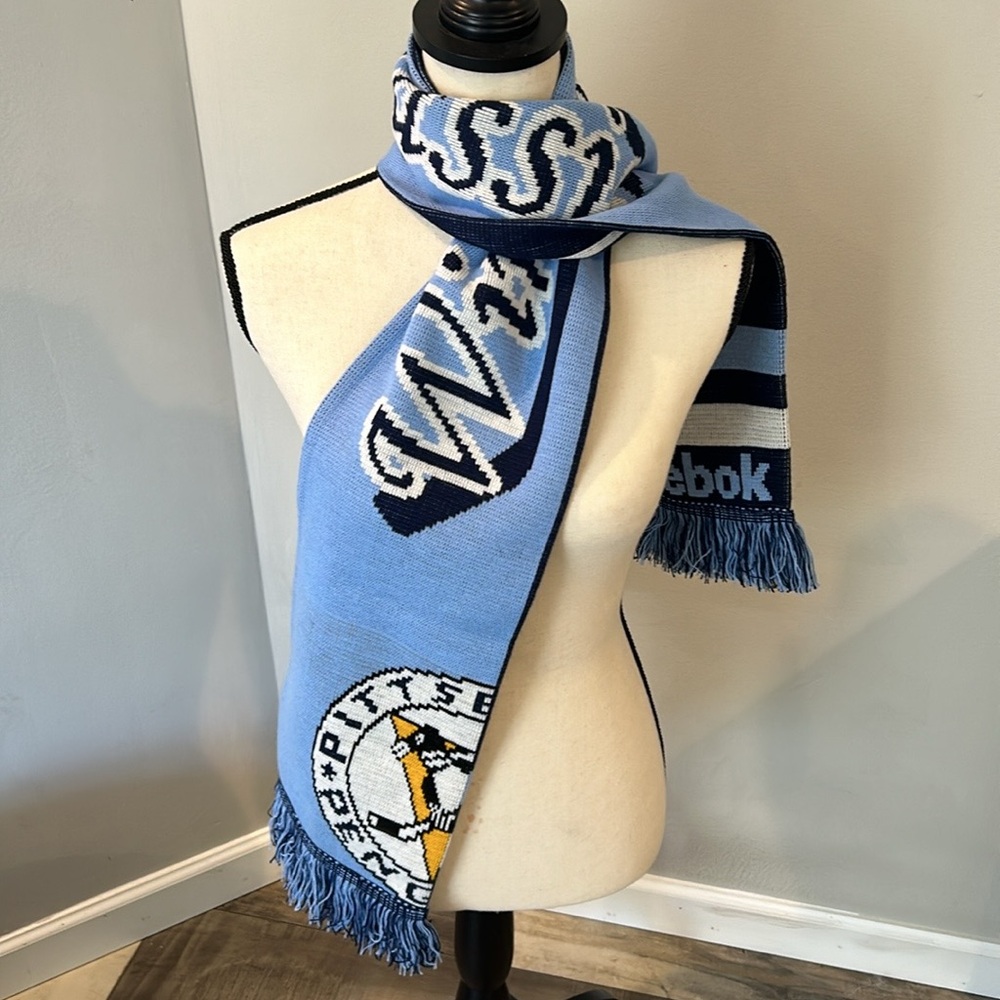 Reebok NHL Pittsburgh 2011 Stylish Blue and White Sports Scarf